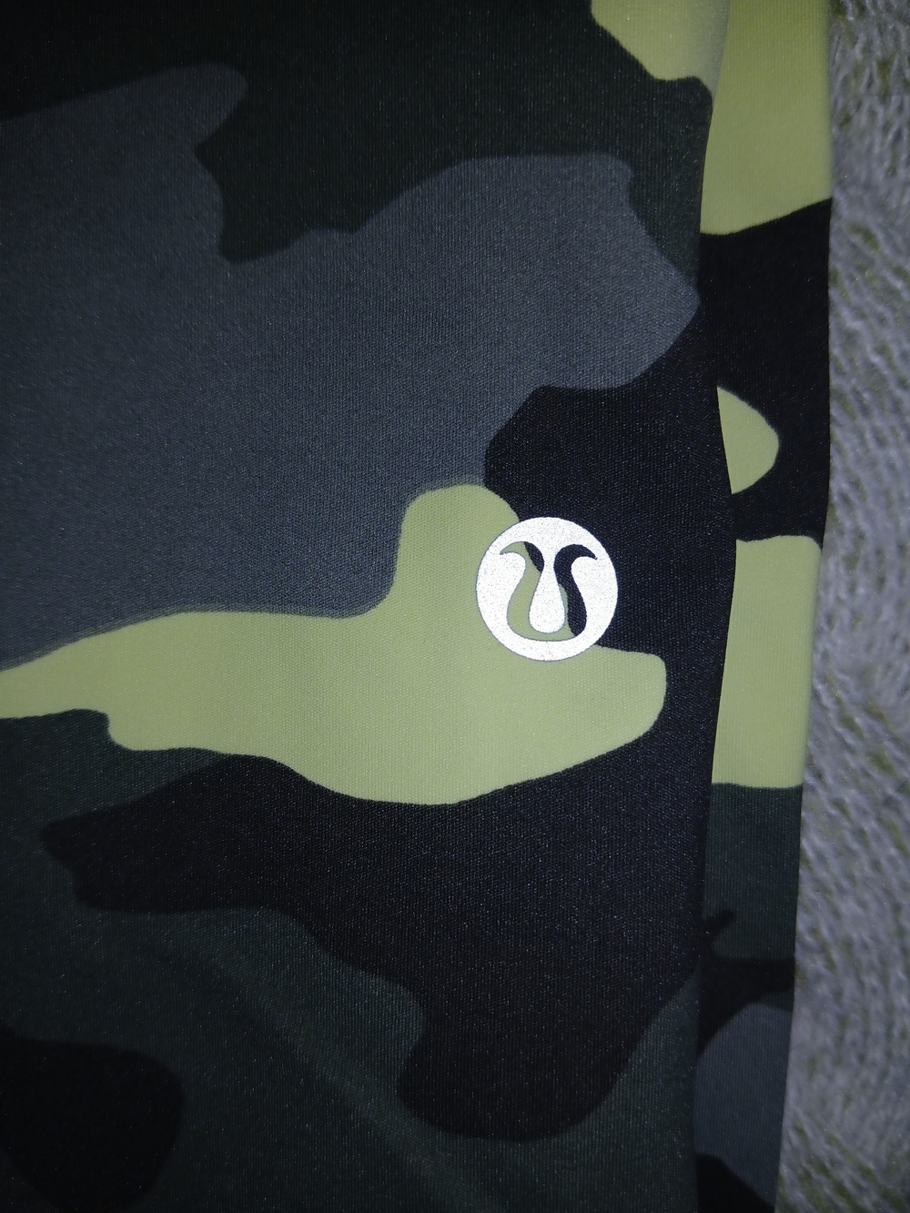 NWOT Lululemon Leggings - Size 14 - 23" Inseam - Green Camouflage - Picture 3 of 7